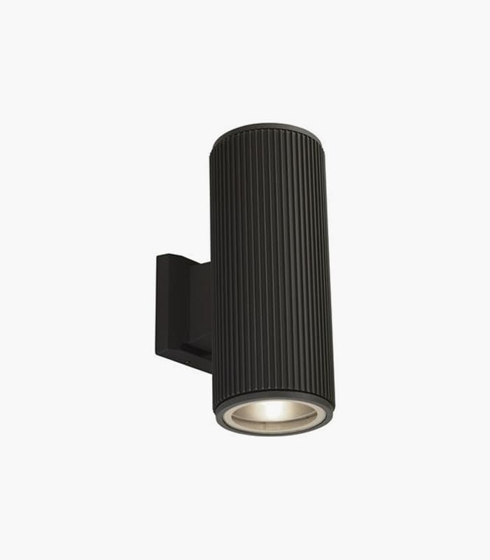 چراغ دیوار حیاط